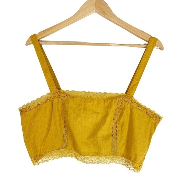 Urban Outfitters Tops - Urban Outfitters Crop Top Size Medium